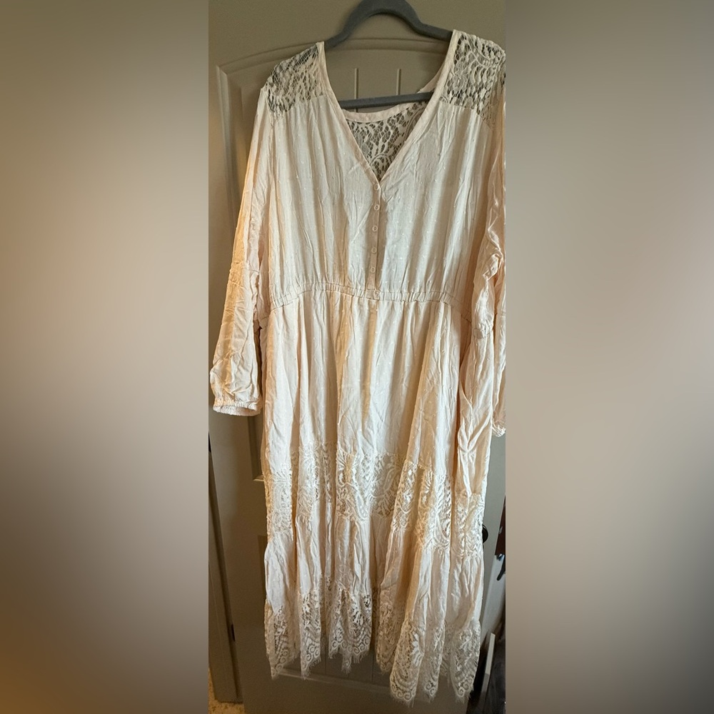 Beautiful Brand New Torrid Apricot Color Lace Maxi Dress With Pockets! Size 4X